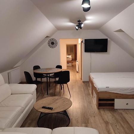 Apartman Tulipan Hnusta Eksteriør bilde