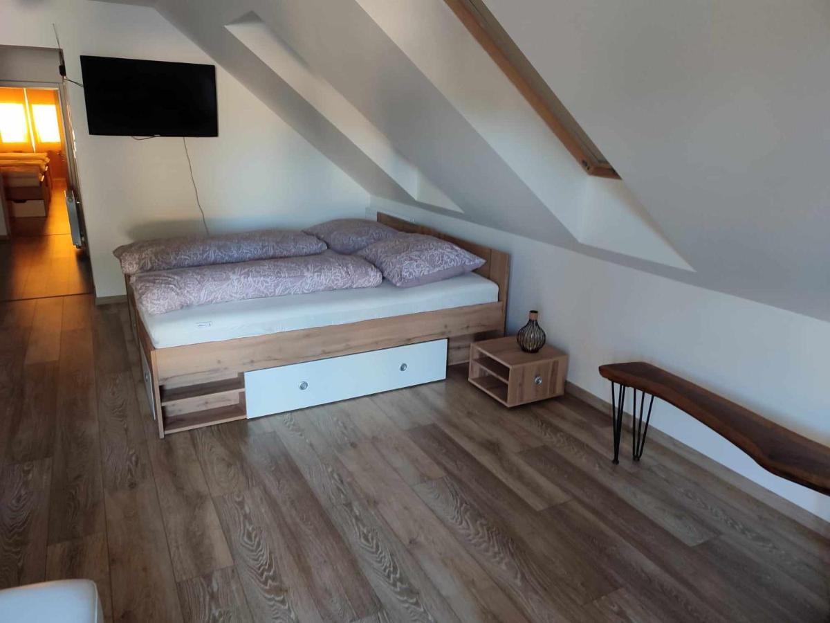 Apartman Tulipan Hnusta Eksteriør bilde
