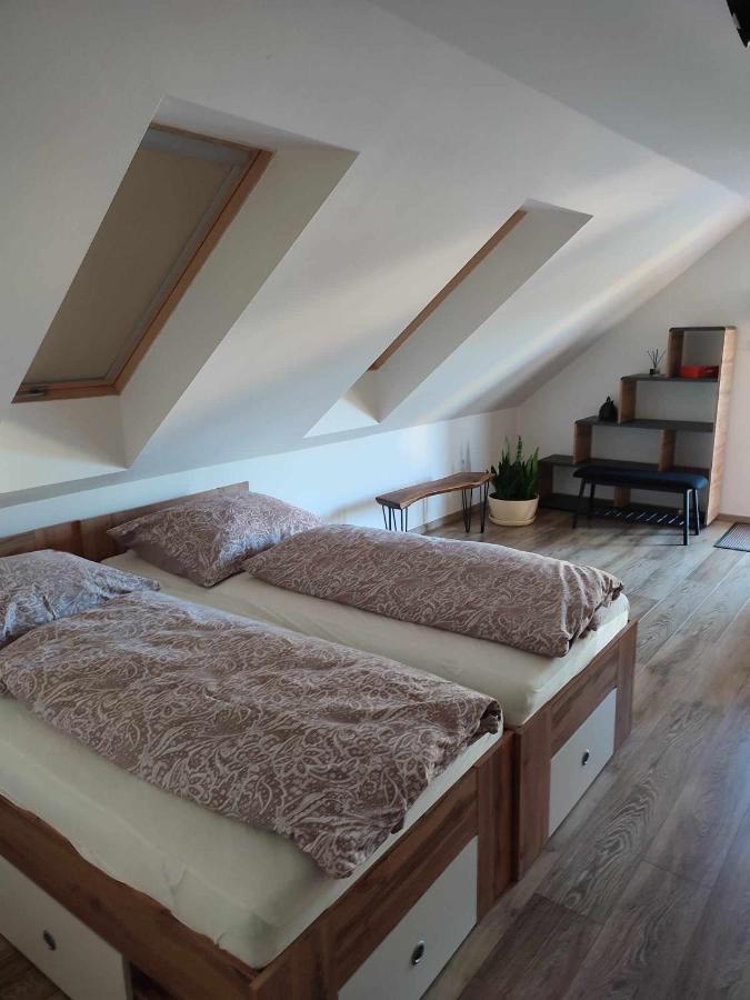 Apartman Tulipan Hnusta Eksteriør bilde